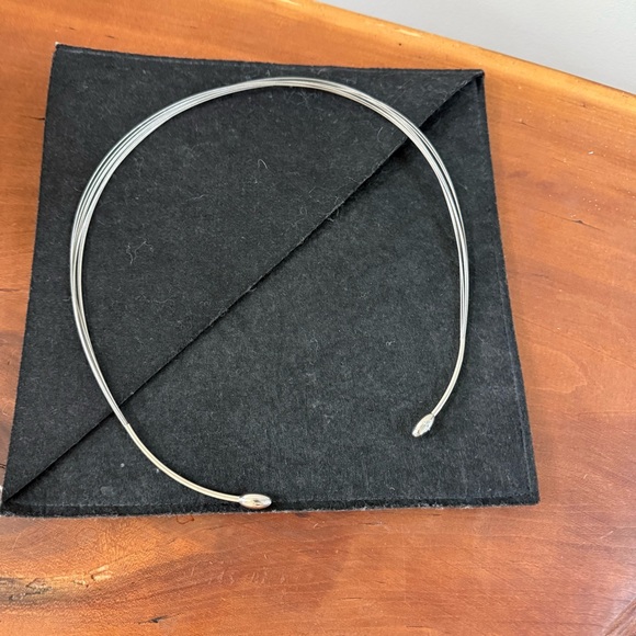 Sterling Silver-Style Wire Necklace Crystal Accents. Magnetic Closure. Scottish - Picture 5 of 6